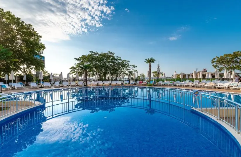 Panoramic pool Hotel Zenith